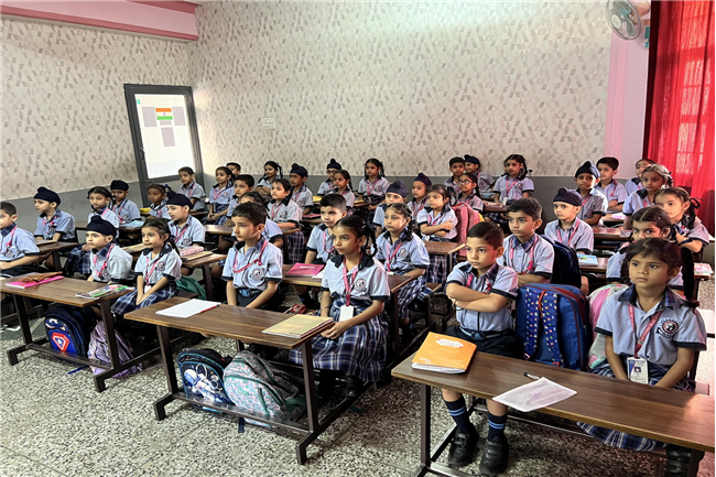 CHALO JEETE HAIN MOVIE SHOWCASING IN SCHOOL