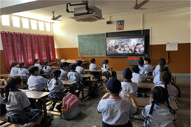CHALO JEETE HAIN MOVIE SHOWCASING IN SCHOOL