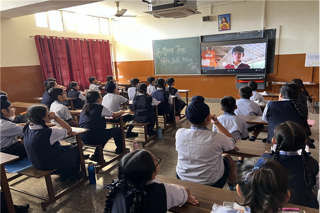 CHALO JEETE HAIN MOVIE SHOWCASING IN SCHOOL