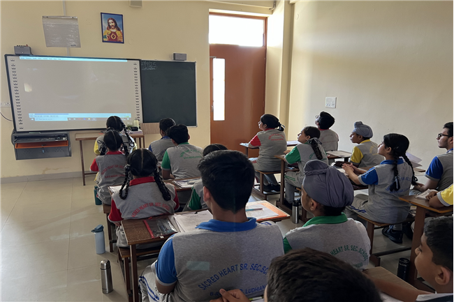 CHALO JEETE HAIN MOVIE SHOWCASING IN SCHOOL