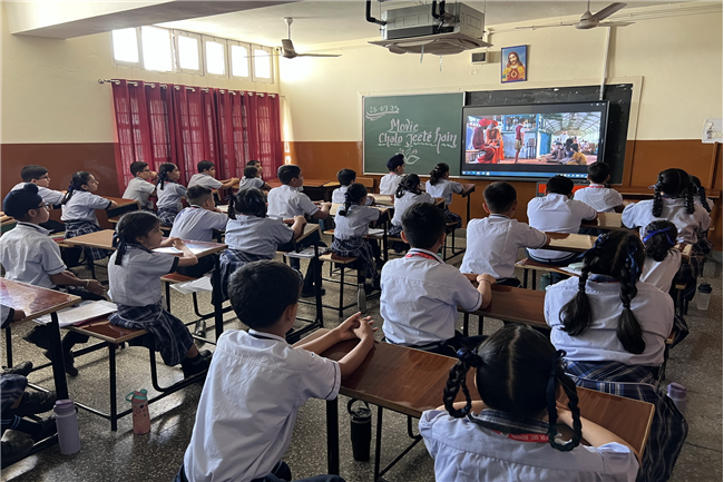 CHALO JEETE HAIN MOVIE SHOWCASING IN SCHOOL