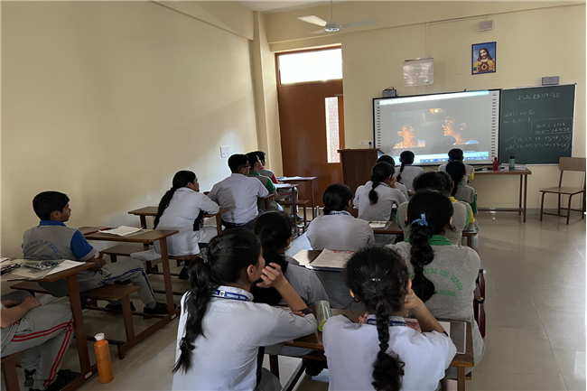 CHALO JEETE HAIN MOVIE SHOWCASING IN SCHOOL
