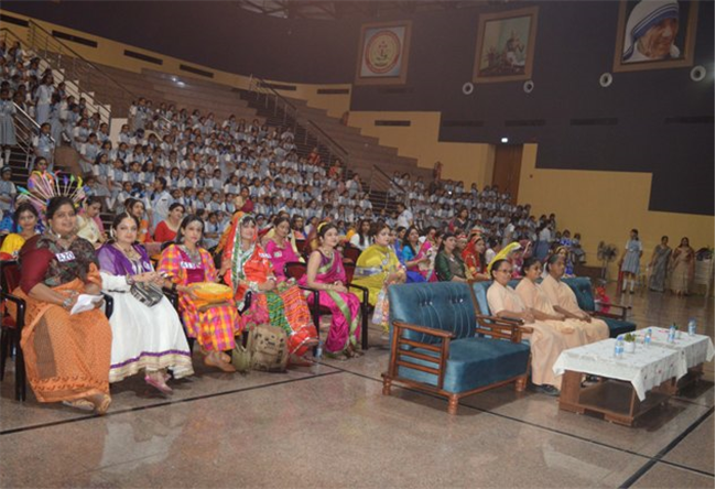 ‘Global Glitz’ – A Heartfelt Tribute to Mothers at Sacred Heart Sr. Sec. School