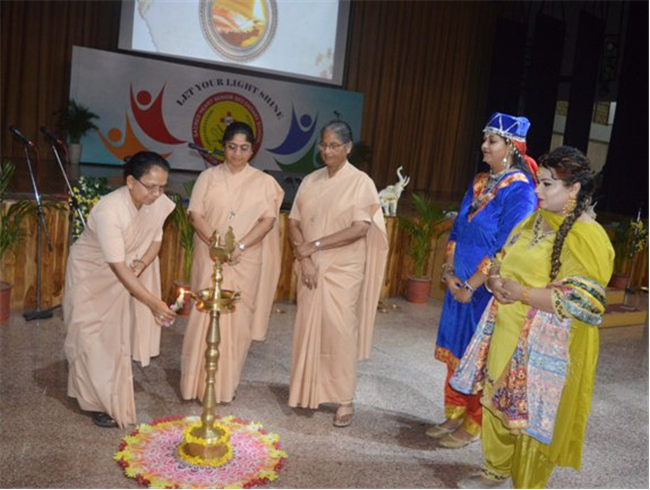 ‘Global Glitz’ – A Heartfelt Tribute to Mothers at Sacred Heart Sr. Sec. School