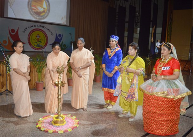‘Global Glitz’ – A Heartfelt Tribute to Mothers at Sacred Heart Sr. Sec. School
