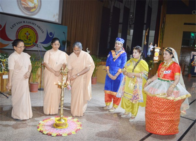 ‘Global Glitz’ – A Heartfelt Tribute to Mothers at Sacred Heart Sr. Sec. School
