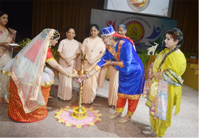‘Global Glitz’ – A Heartfelt Tribute to Mothers at Sacred Heart Sr. Sec. School