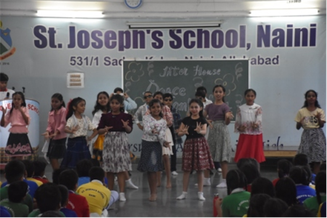 Inter House Group Dance Competition (Classes - I to V)