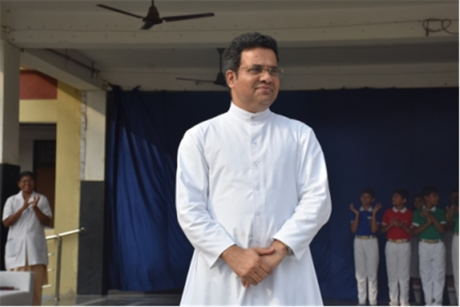 SJS Naini Welcomes the new Principal (Rev. Fr. Melwin Wilson D'Souza)