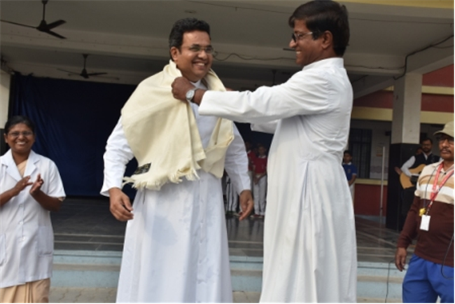 SJS Naini Welcomes the new Principal (Rev. Fr. Melwin Wilson D'Souza)