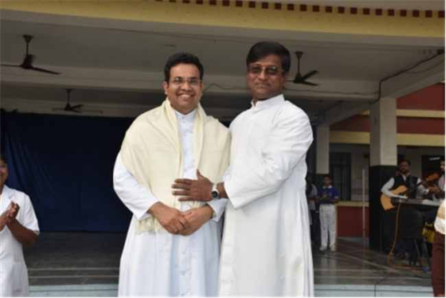 SJS Naini Welcomes the new Principal (Rev. Fr. Melwin Wilson D'Souza)