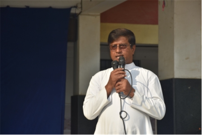 SJS Naini Welcomes the new Principal (Rev. Fr. Melwin Wilson D'Souza)
