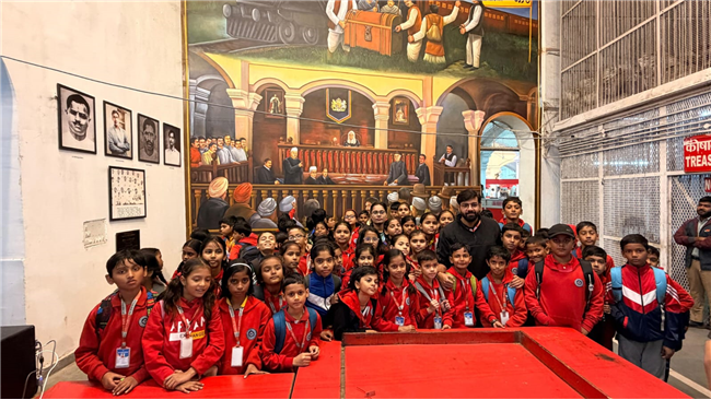 Students of Sky Public School  explored the beautiful Gothic architecture of GPO Lucknow