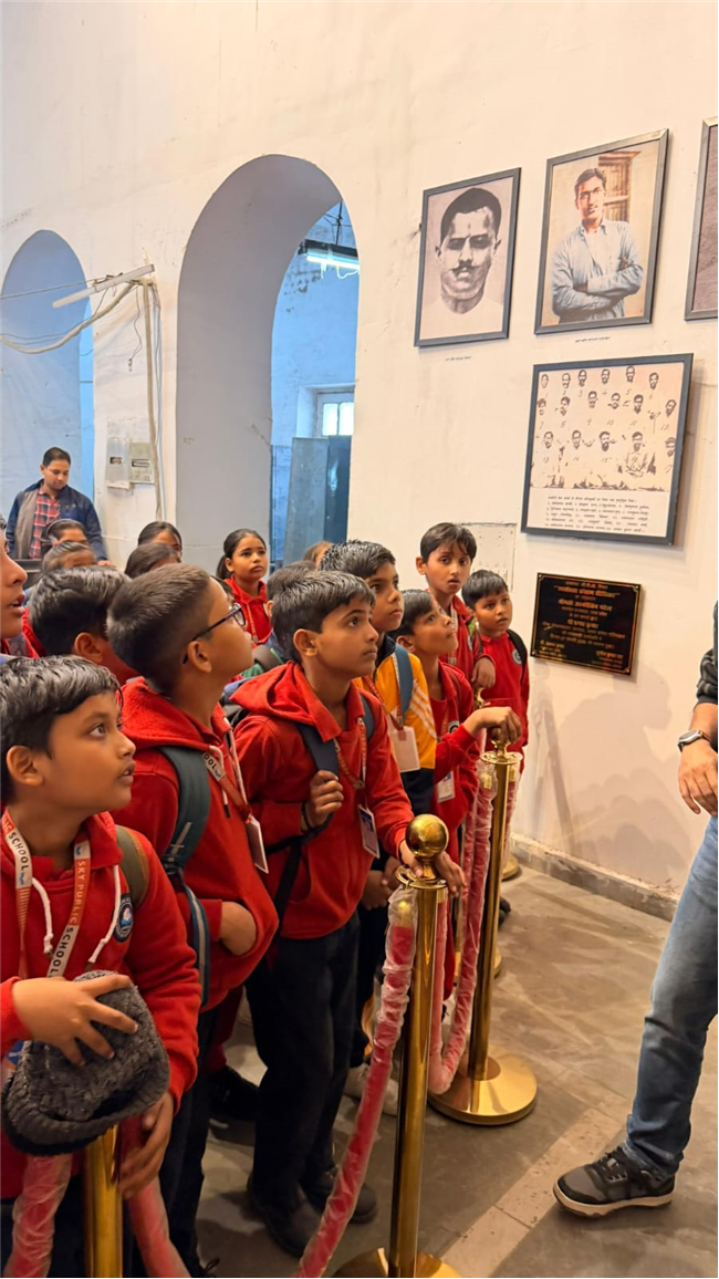 Students of Sky Public School  explored the beautiful Gothic architecture of GPO Lucknow