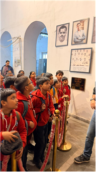 Students of Sky Public School  explored the beautiful Gothic architecture of GPO Lucknow