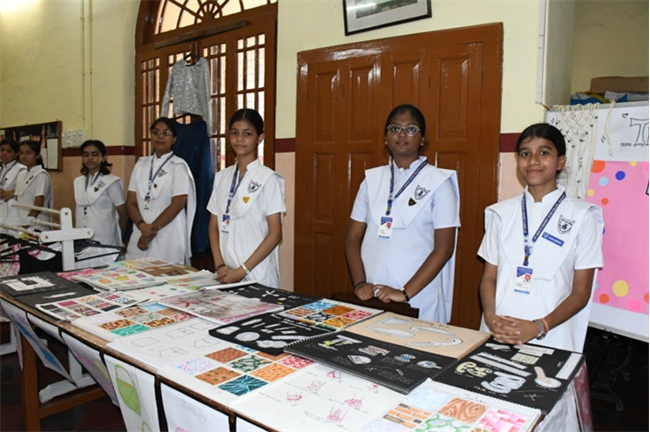 FASHION DESINGNING EXHIBITION