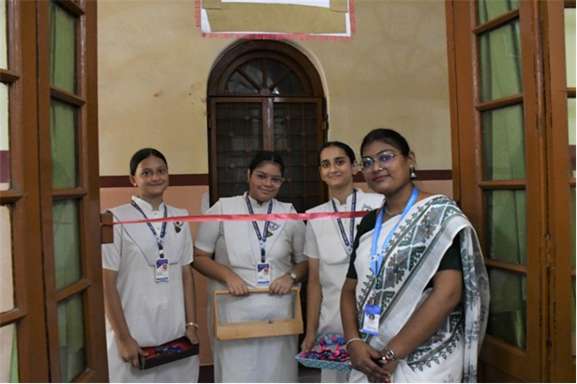 FASHION DESINGNING EXHIBITION