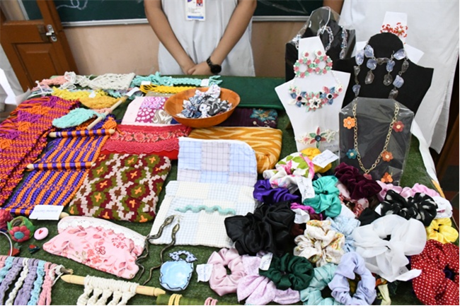 FASHION DESINGNING EXHIBITION