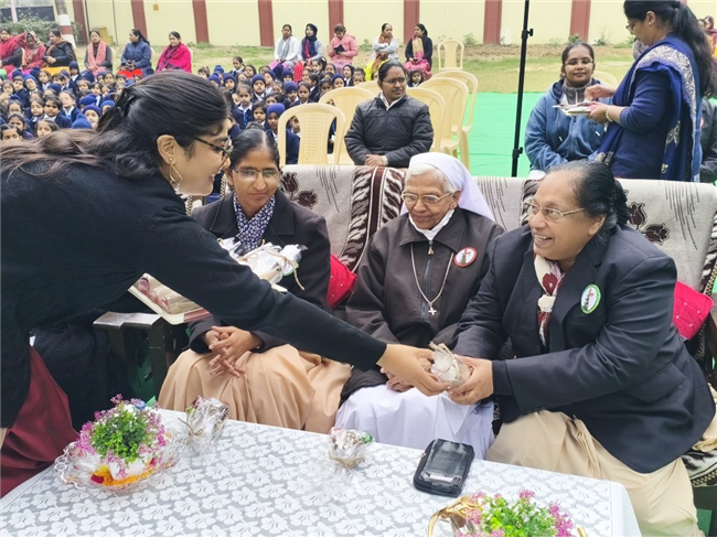 CLASS 1 & 2 CHRISTMAS ASSEMBLY