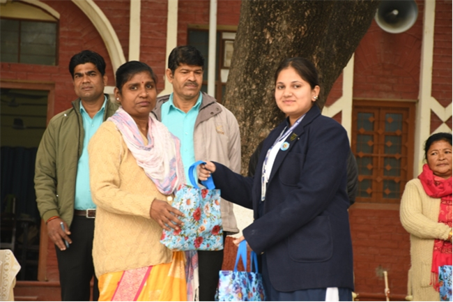 USM ACTIVITY-WINTER SMILES