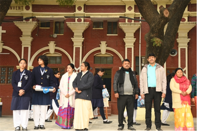 USM ACTIVITY-WINTER SMILES