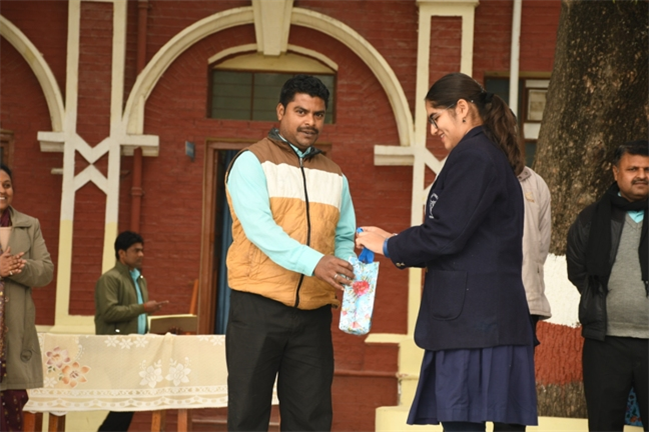 USM ACTIVITY-WINTER SMILES