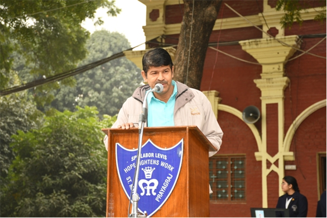 USM ACTIVITY-WINTER SMILES