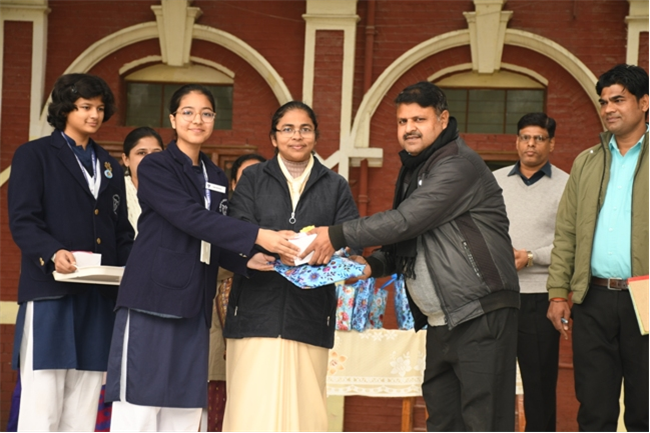 USM ACTIVITY-WINTER SMILES