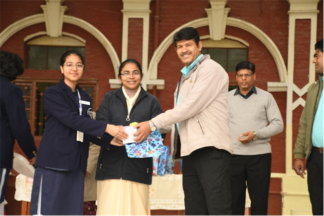 USM ACTIVITY-WINTER SMILES