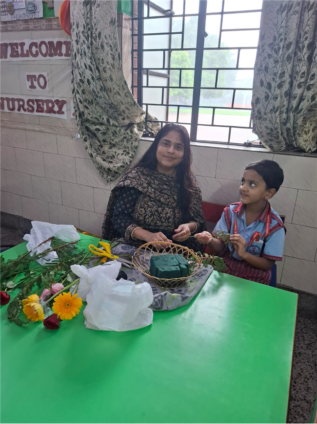 FLOWER ARRANGEMENT COMPETITION WITH MOM