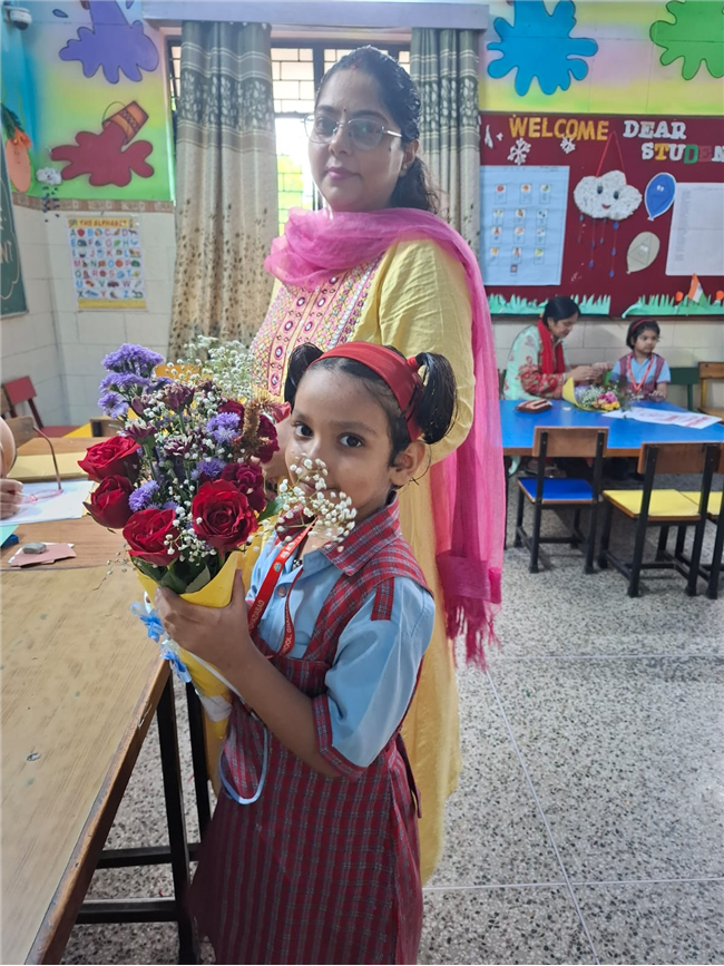 FLOWER ARRANGEMENT COMPETITION WITH MOM