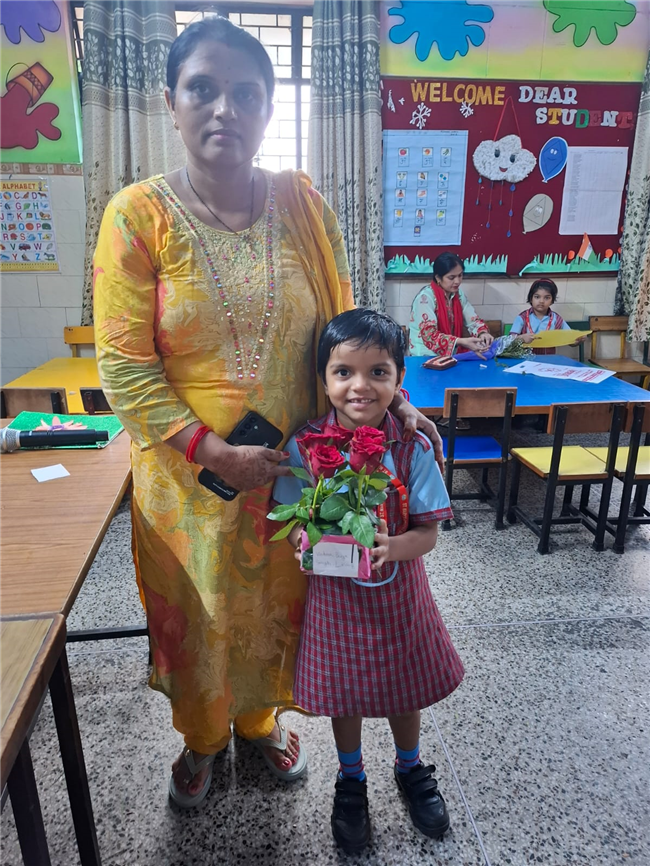 FLOWER ARRANGEMENT COMPETITION WITH MOM