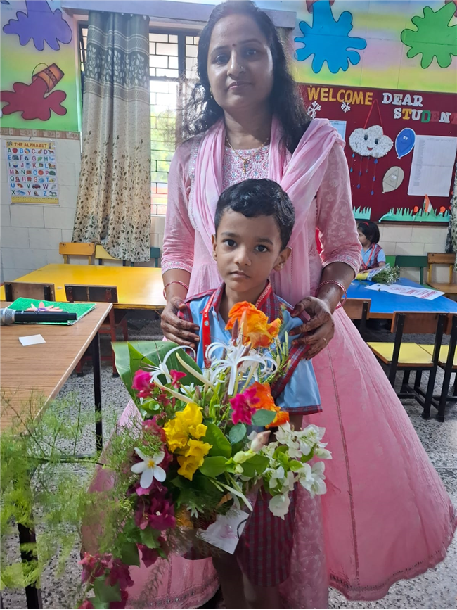FLOWER ARRANGEMENT COMPETITION WITH MOM