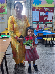FLOWER ARRANGEMENT COMPETITION WITH MOM
