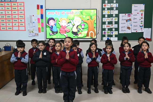 LKG Hindi Coral Recitation