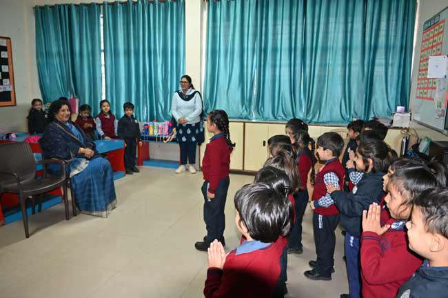 LKG Hindi Coral Recitation