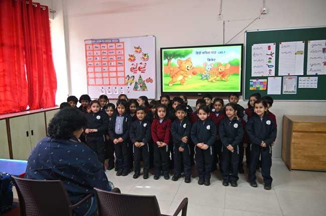 LKG Hindi Coral Recitation