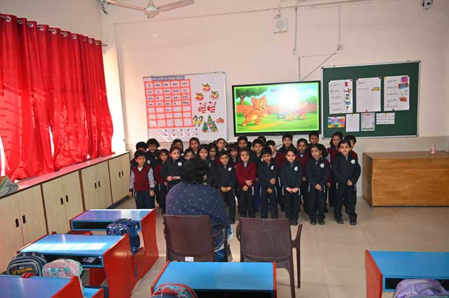 LKG Hindi Coral Recitation