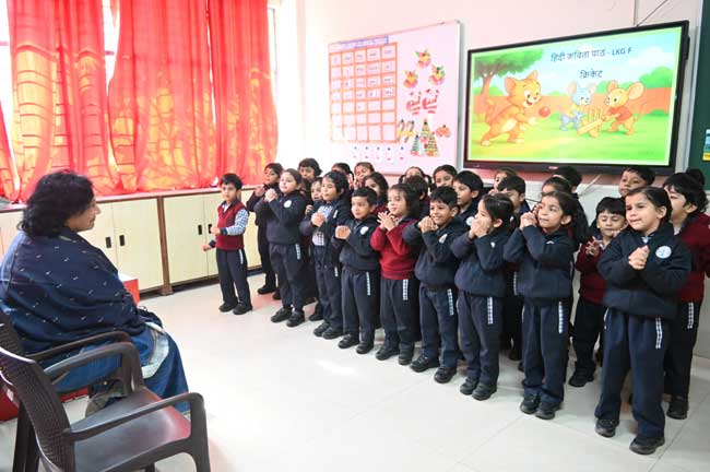 LKG Hindi Coral Recitation