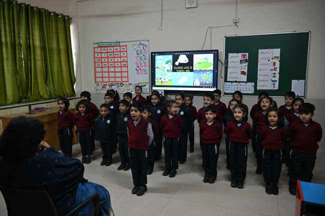 LKG Hindi Coral Recitation