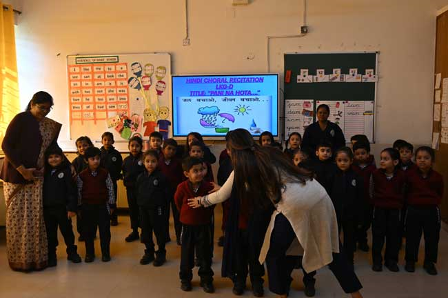 LKG Hindi Coral Recitation