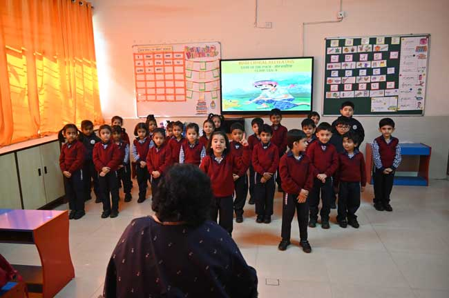 LKG Hindi Coral Recitation