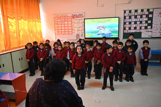 LKG Hindi Coral Recitation