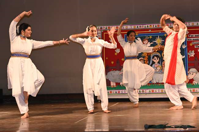 CHRISTMAS CELEBRATION WITH THE TRUSTEES, STAFF AND STUDENTS OF THE ANKUR ANAWA PROJECT AND JAGRITI SCHOOL