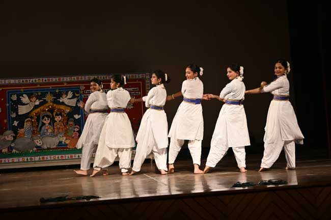 CHRISTMAS CELEBRATION WITH THE TRUSTEES, STAFF AND STUDENTS OF THE ANKUR ANAWA PROJECT AND JAGRITI SCHOOL