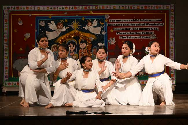 CHRISTMAS CELEBRATION WITH THE TRUSTEES, STAFF AND STUDENTS OF THE ANKUR ANAWA PROJECT AND JAGRITI SCHOOL