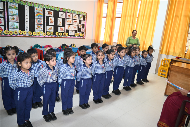NURSERY HINDI CHORAL RECITATION