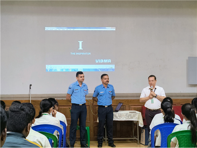 Inspiring Visit by Air Force Officers