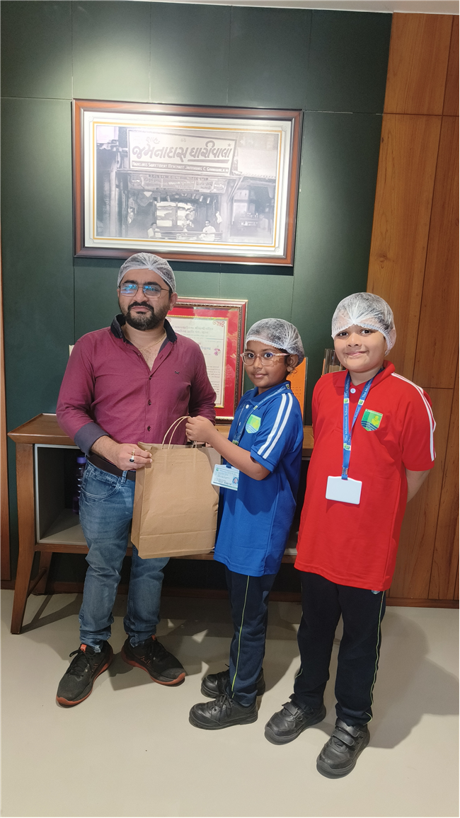 Field trip to Shah Jamnadas Ghariwala - Classes III to V