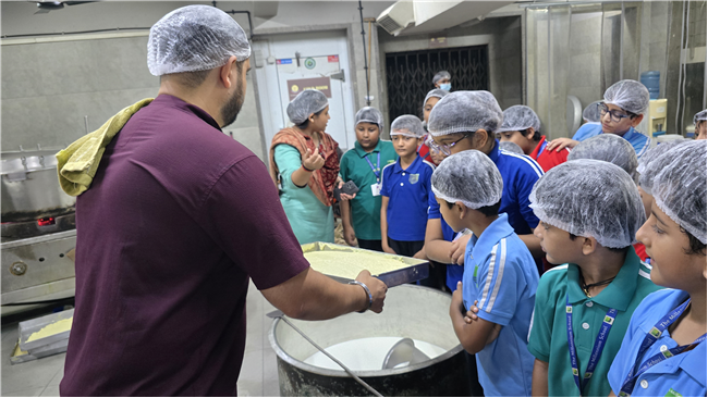 Field trip to Shah Jamnadas Ghariwala - Classes III to V